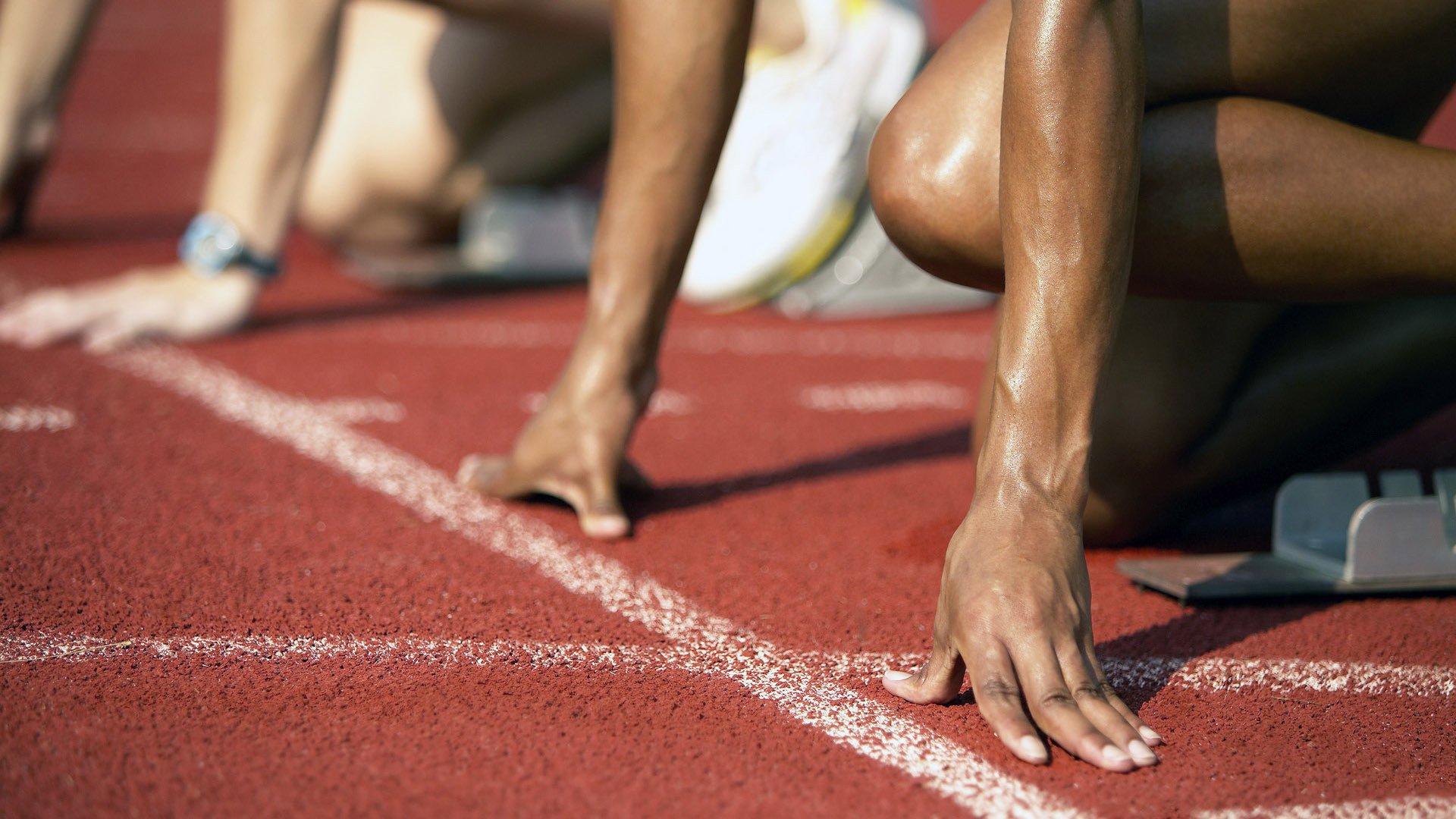 阿伊塔娜·邦马蒂蝉联女子金球奖，巴萨中场再创辉煌