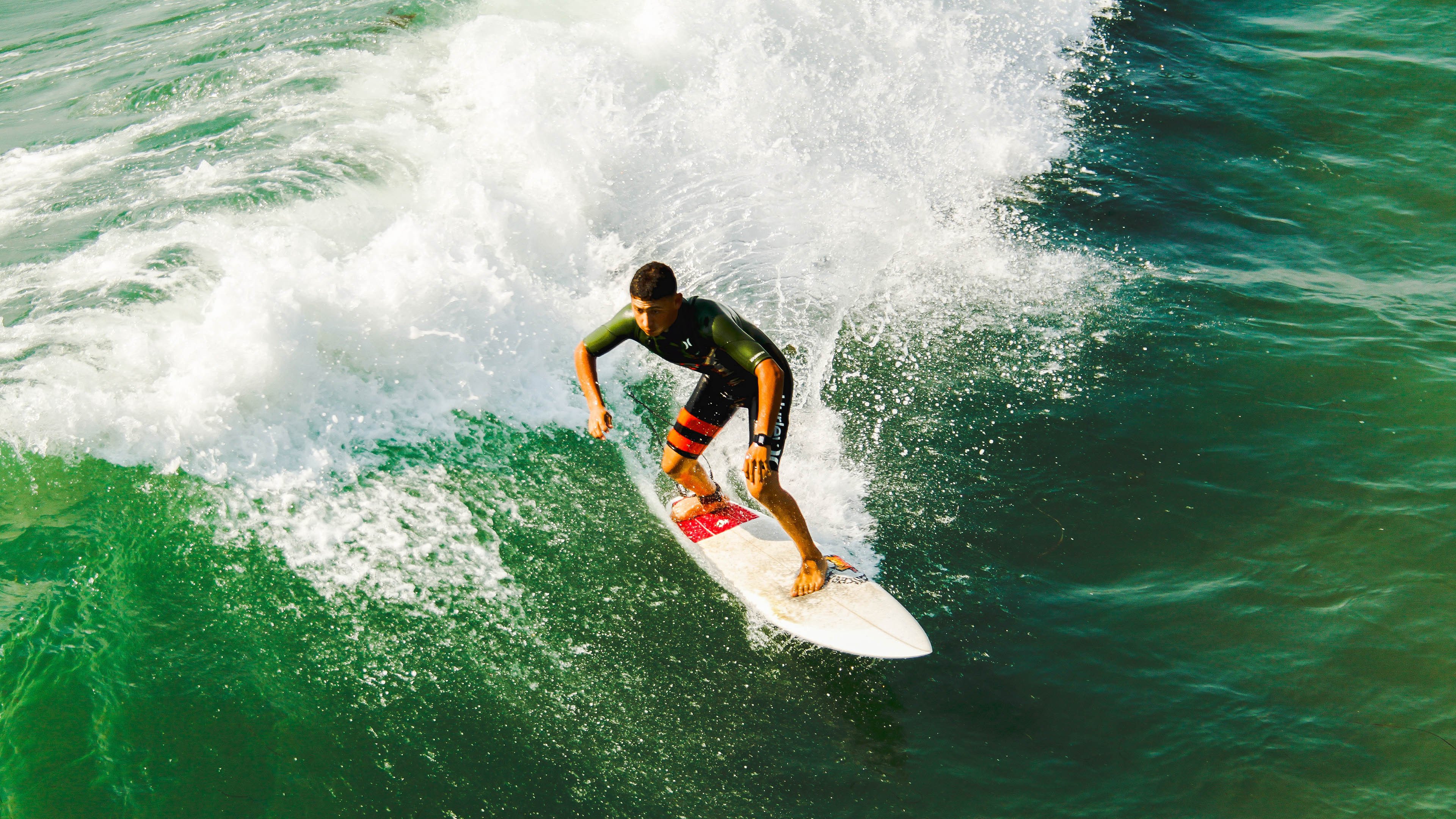 “足球场景结合智能交通系统，推动体育旅游发展”，智能化足球场