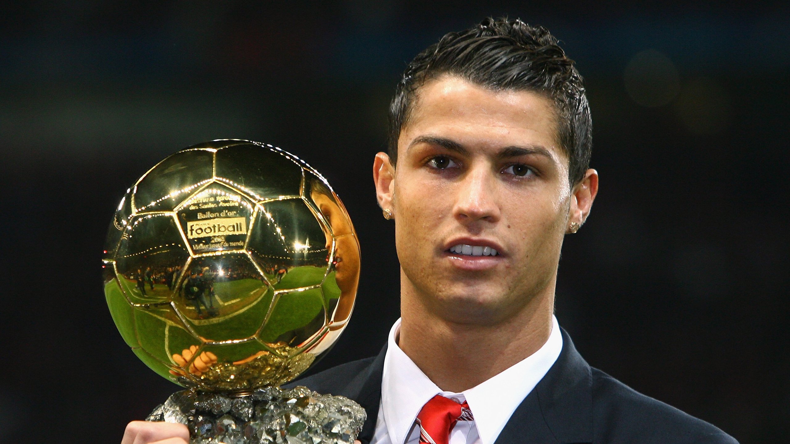 观众们期待在足球比赛中看到哪些精彩瞬间？，看足球赛观众们的神态